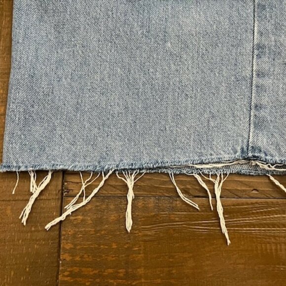 Levi's High Waisted Straight Jeans w/ Frayed Raw Hem Women's Size 25 - Picture 4 of 8